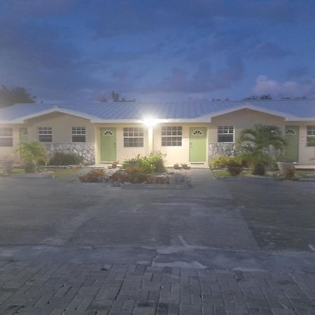 Jubilee Gardens Freeport Hotel Bagian luar foto