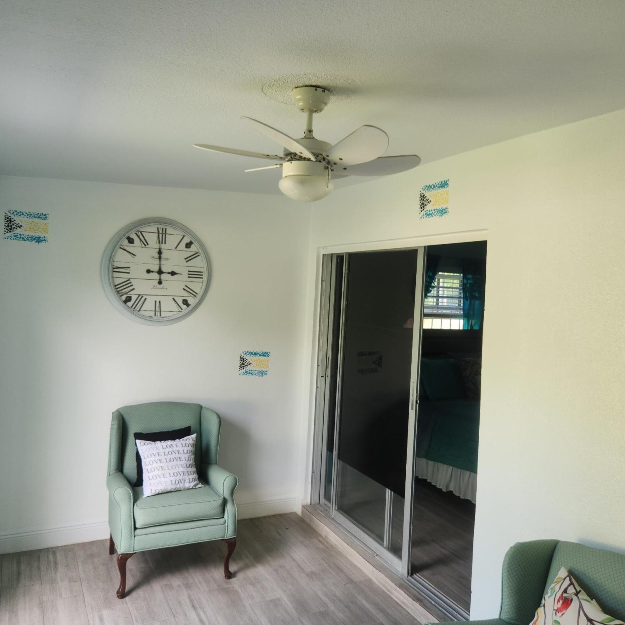 Jubilee Gardens Freeport Hotel Bagian luar foto