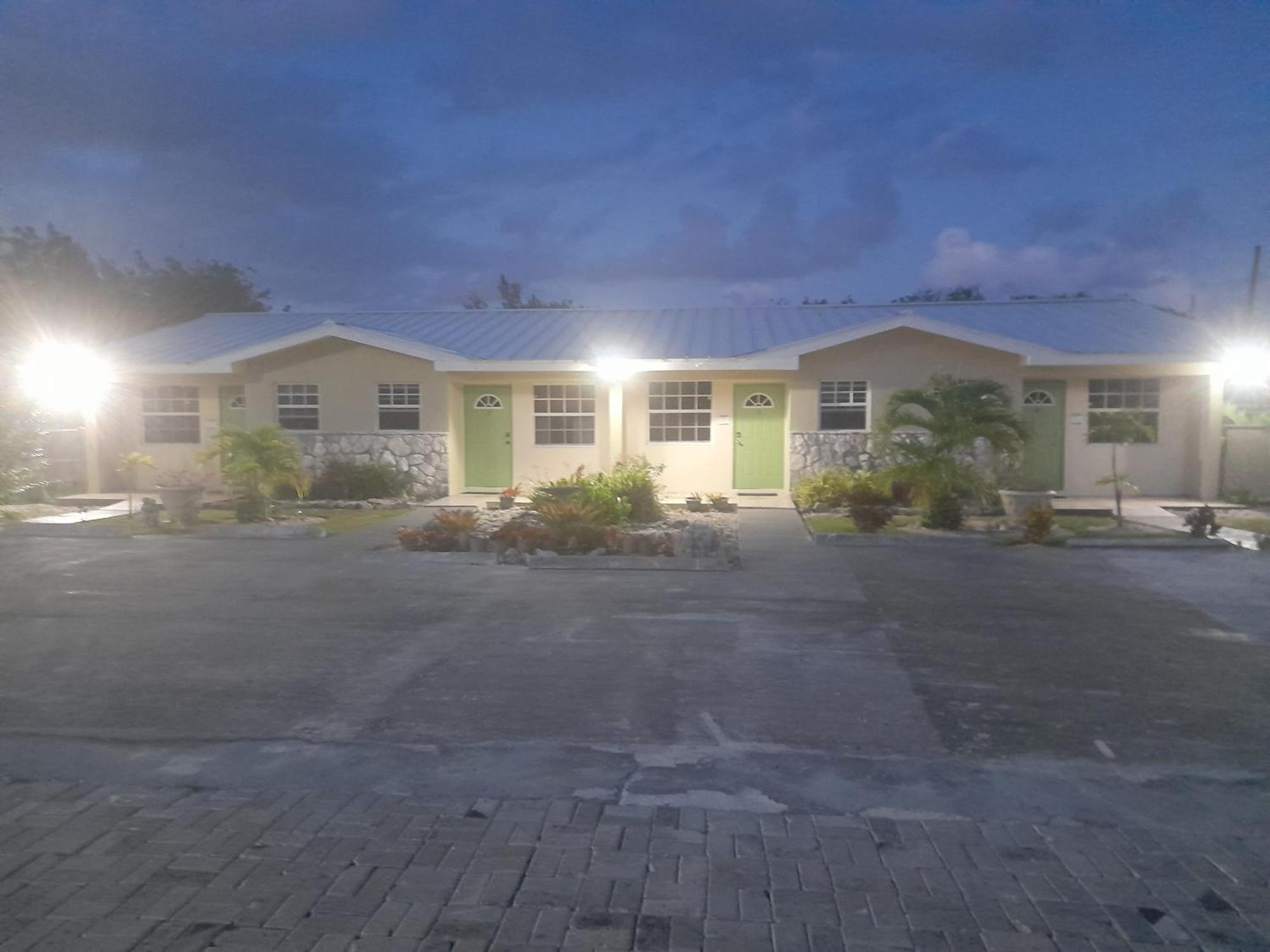 Jubilee Gardens Freeport Hotel Bagian luar foto