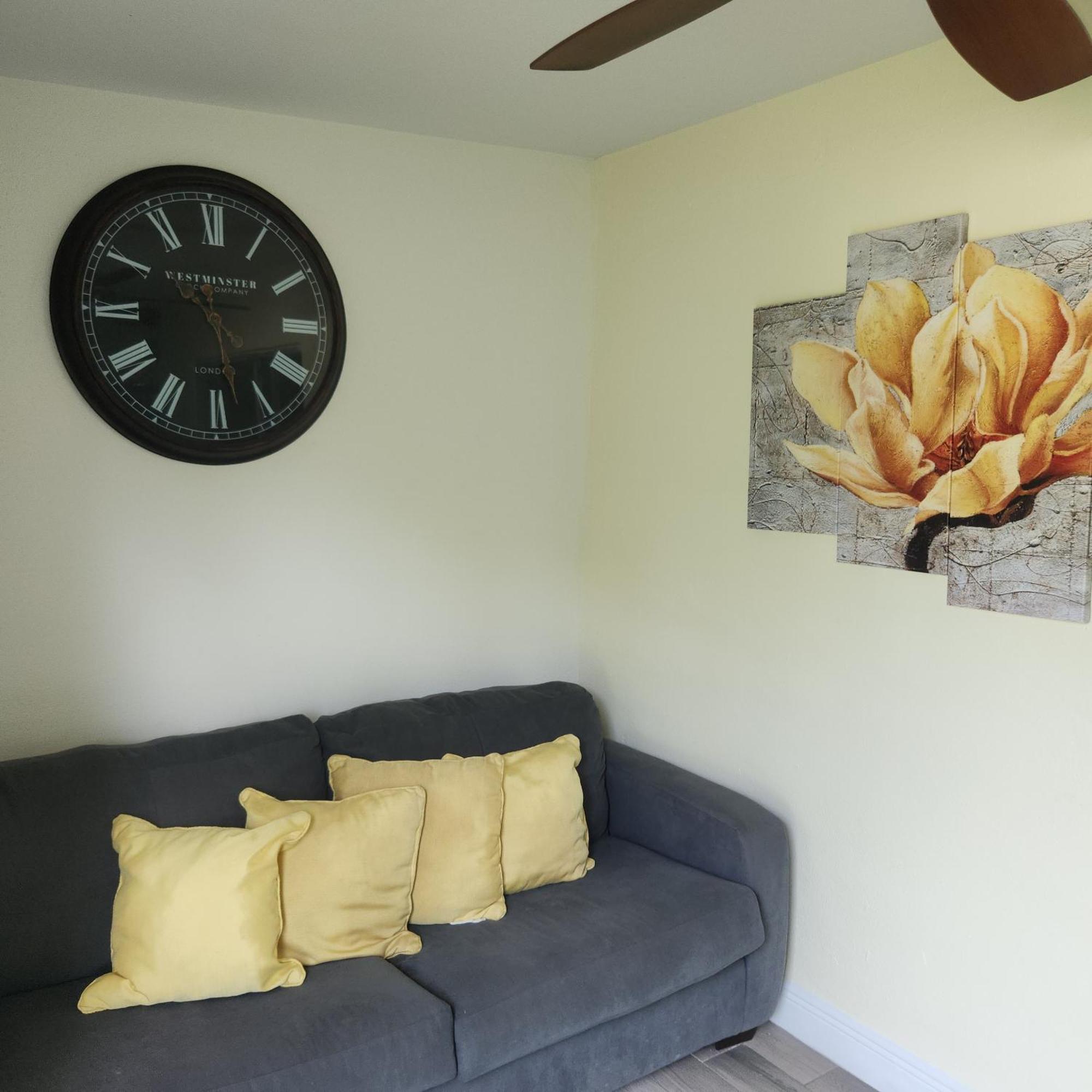 Jubilee Gardens Freeport Hotel Bagian luar foto